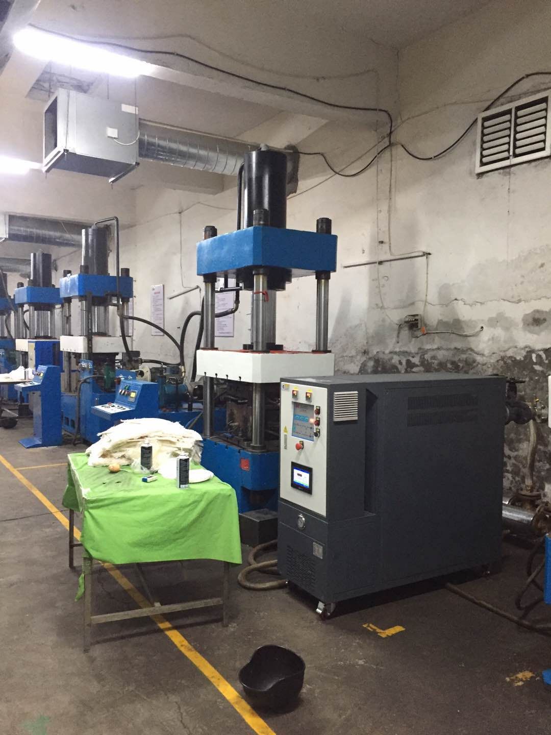 碳纖維成型油溫機(jī) 碳纖維成型油溫機(jī)